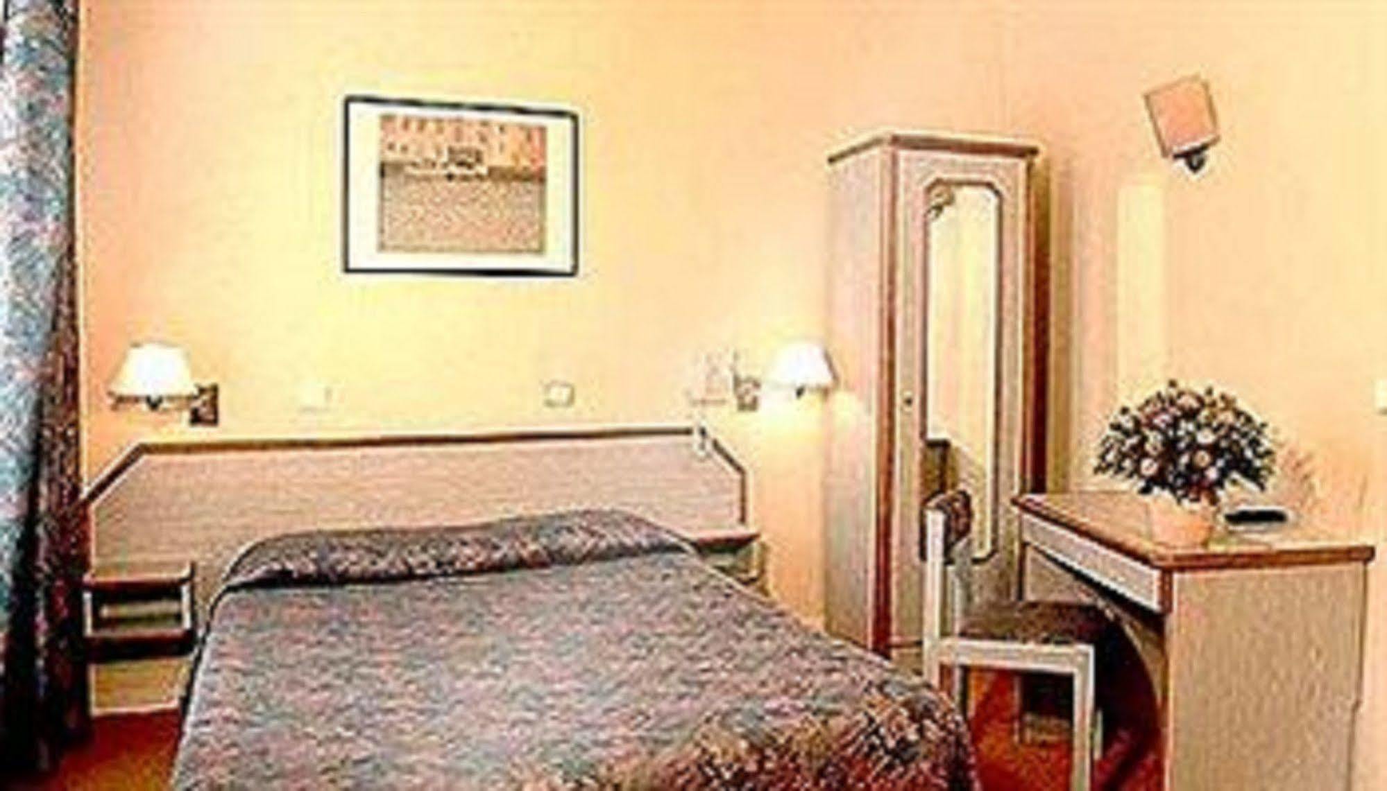 Hotel William'S Opera Париж Стая снимка